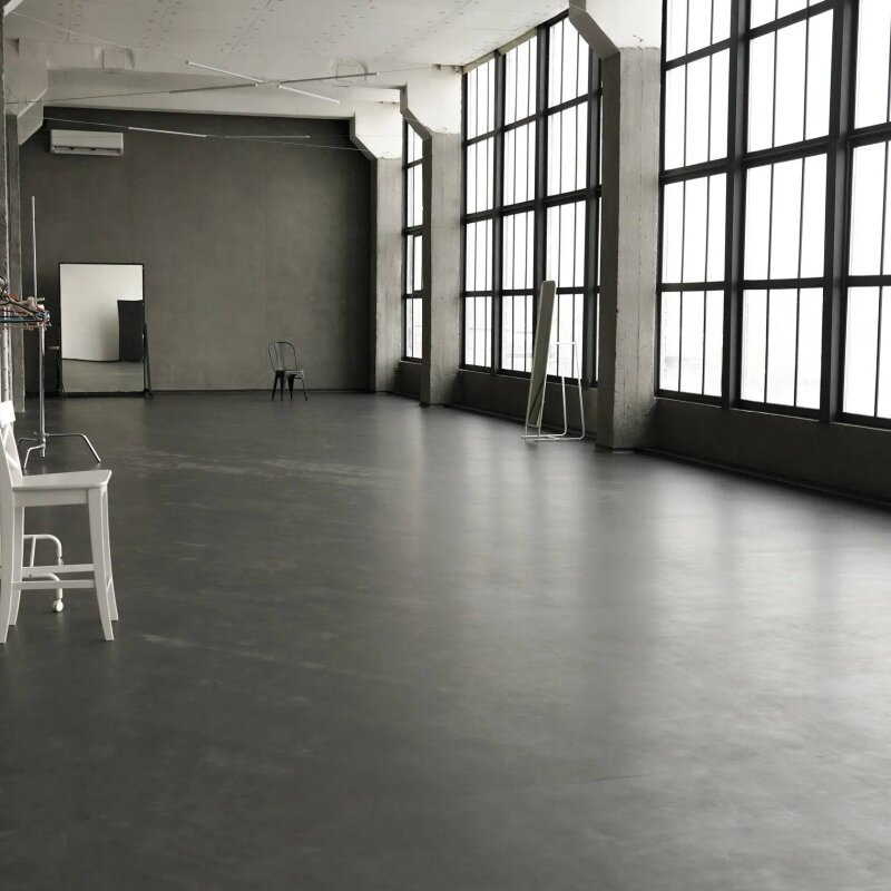 Фотостудія Staffox Atlant Харків — велика індустріальна зала 240 м² з панорамними вікнами
