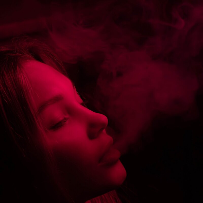 Творча фотосесія в Харкові: ідея, настрій і кіно-естетика неону