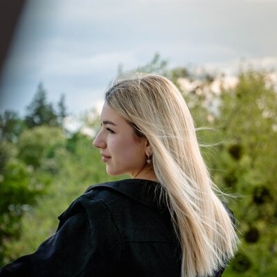Фотосесія біля Ейфелевої вежі в Харкові — стильний портрет на оглядовому майданчику — фото 1