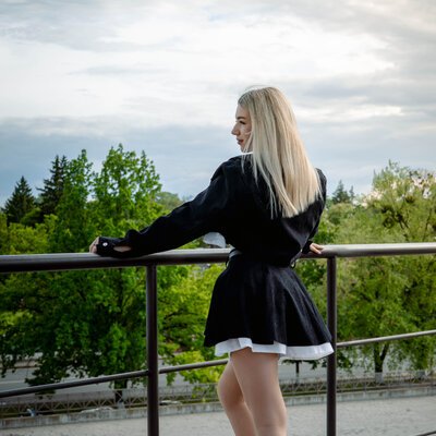 Фотосесія біля Ейфелевої вежі в Харкові — стильний портрет на оглядовому майданчику — фото 3