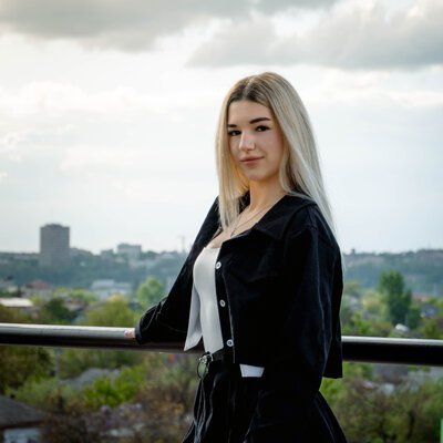 Фотосесія біля Ейфелевої вежі в Харкові — стильний портрет на оглядовому майданчику — фото 8