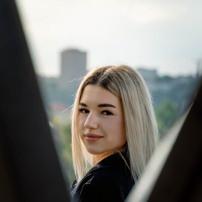 Фотосесія біля Ейфелевої вежі в Харкові — стильний портрет на оглядовому майданчику — фото 9