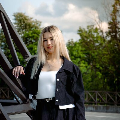 Фотосесія біля Ейфелевої вежі в Харкові — стильний портрет на оглядовому майданчику — фото 12