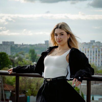 Фотосесія біля Ейфелевої вежі в Харкові — стильний портрет на оглядовому майданчику — фото 15