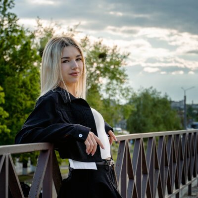 Фотосесія біля Ейфелевої вежі в Харкові — стильний портрет на оглядовому майданчику — фото 23
