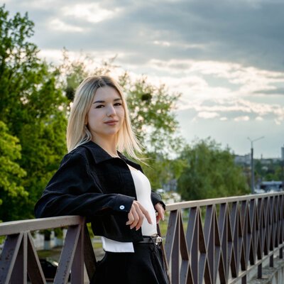 Фотосесія біля Ейфелевої вежі в Харкові — стильний портрет на оглядовому майданчику — фото 25