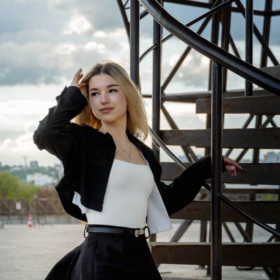 Фотосесія біля Ейфелевої вежі в Харкові — стильний портрет на оглядовому майданчику — фото 29