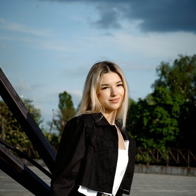 Фотосесія біля Ейфелевої вежі в Харкові — стильний портрет на оглядовому майданчику — фото 34