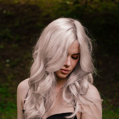 Фотосесія в чорній сукні у ботанічному саду Харкова — фото 3