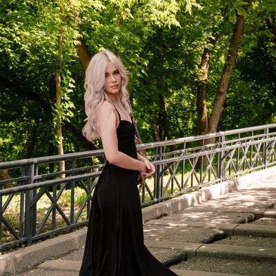 Фотосесія в чорній сукні у ботанічному саду Харкова — фото 8