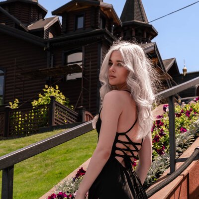 Фотосесія в чорній сукні у ботанічному саду Харкова — фото 10