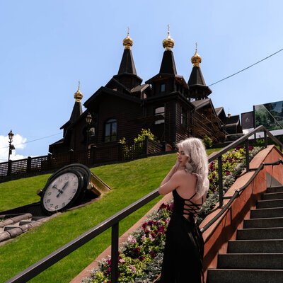Фотосесія в чорній сукні у ботанічному саду Харкова — фото 11