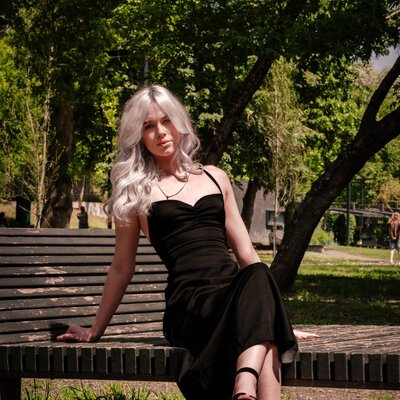 Фотосесія в чорній сукні у ботанічному саду Харкова — фото 12
