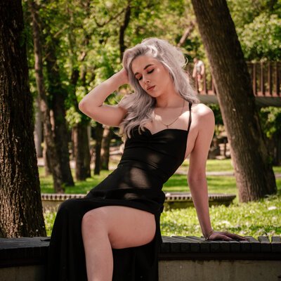 Фотосесія в чорній сукні у ботанічному саду Харкова — фото 18
