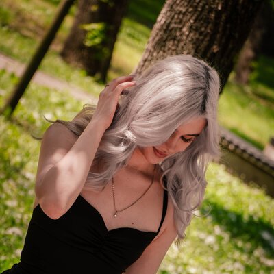 Фотосесія в чорній сукні у ботанічному саду Харкова — фото 22