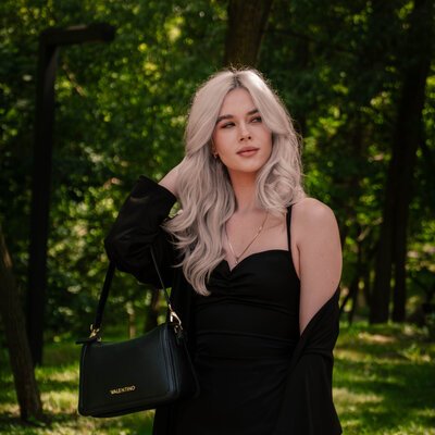 Фотосесія в чорній сукні у ботанічному саду Харкова — фото 31