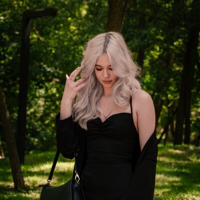 Фотосесія в чорній сукні у ботанічному саду Харкова — фото 33
