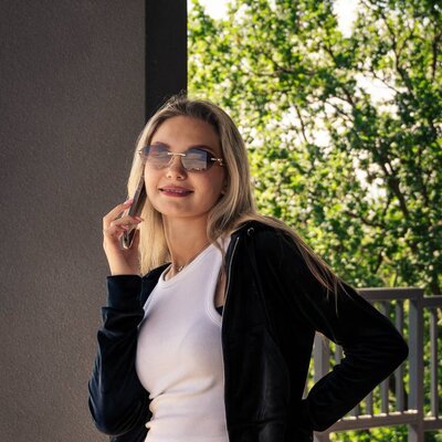 Літня вулична фотосесія в центрі Харкова біля фонтану — фото 9