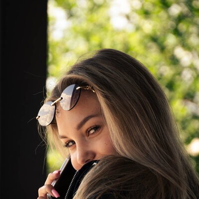 Літня вулична фотосесія в центрі Харкова біля фонтану — фото 10