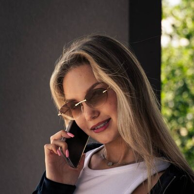 Літня вулична фотосесія в центрі Харкова біля фонтану — фото 11