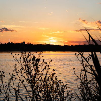 Захід сонця над водою — пейзажна фотозйомка природи Харкова — фото 4