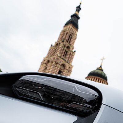 Фотосесія з Porsche Taycan у центрі Харкова — біля Благовіщенського собору — фото 7