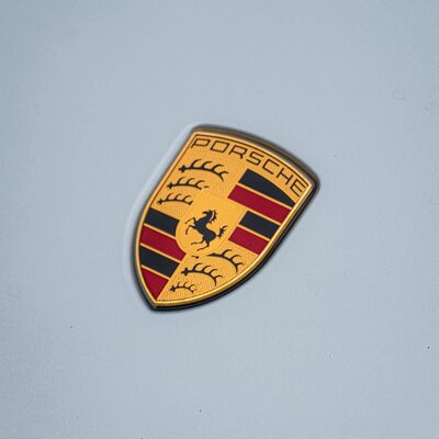 Фотосесія з Porsche Taycan у центрі Харкова — біля Благовіщенського собору — фото 11