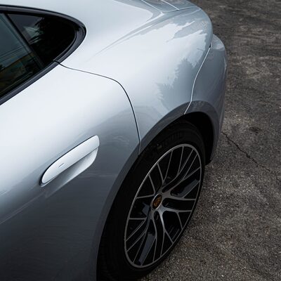 Фотосесія з Porsche Taycan у центрі Харкова — біля Благовіщенського собору — фото 19