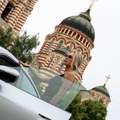 Фотосесія з Porsche Taycan у центрі Харкова — біля Благовіщенського собору — фото 23