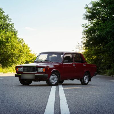 Ретрофотосесія з ВАЗ-2107 — вечірня зйомка авто й портрет — фото 1