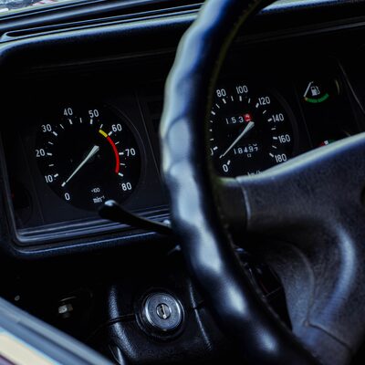 Ретрофотосесія з ВАЗ-2107 — вечірня зйомка авто й портрет — фото 7